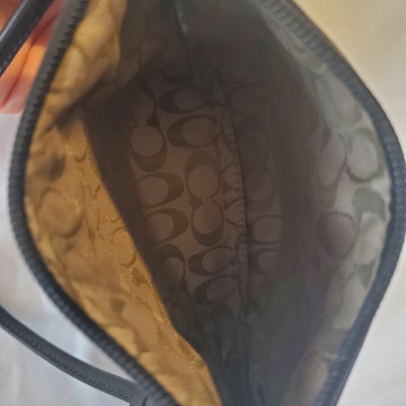 Coach wristlet - Picture 5 of 9